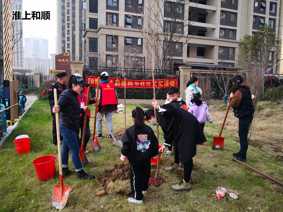 学雷锋 践行动 温顺地产开展“学雷锋月”活动 系列报道二：弘扬雷锋精神 共建绿色家园