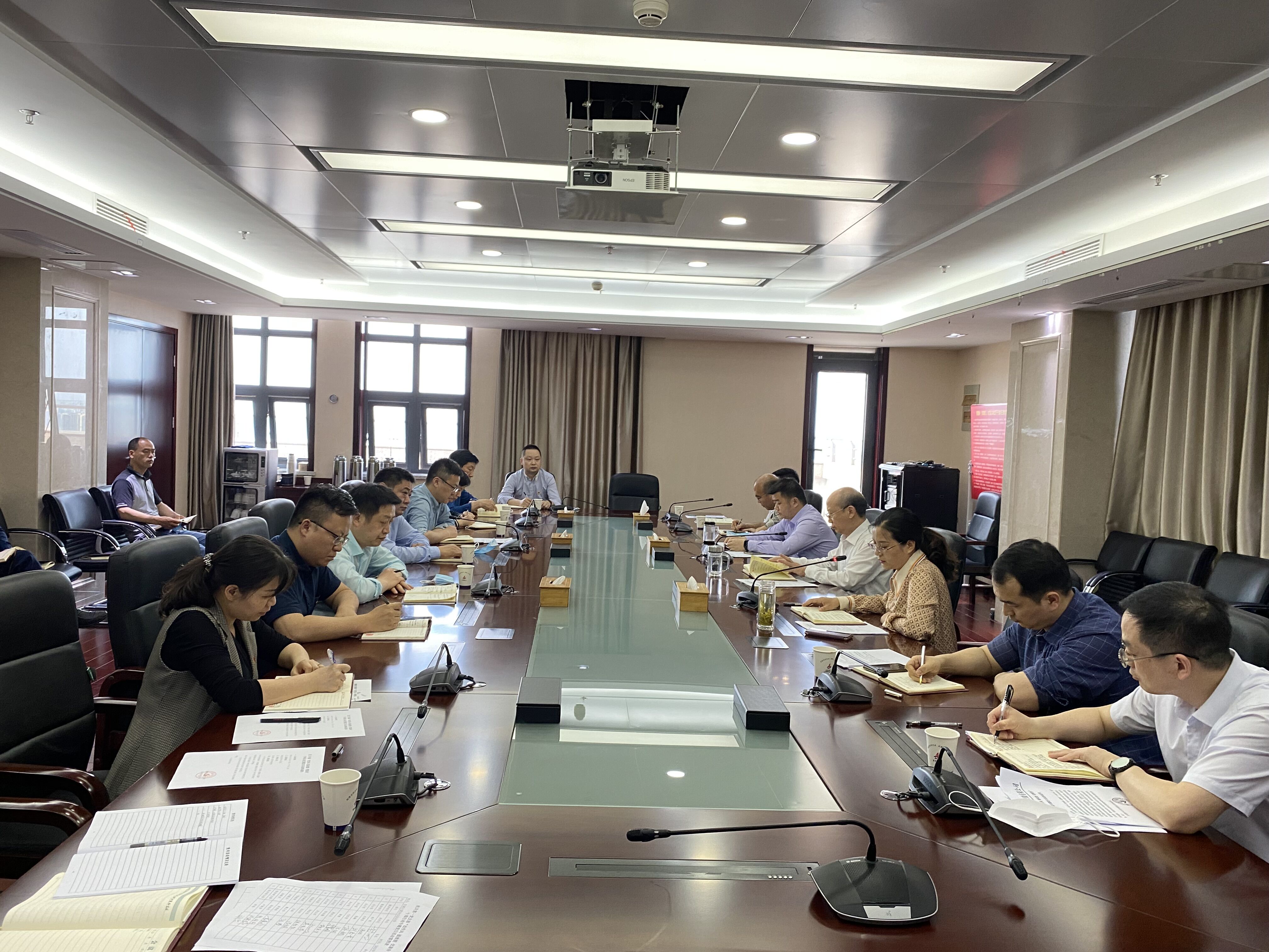 机关一支部开展“改作风 提效能 优服务” 十项行动主题党日活动