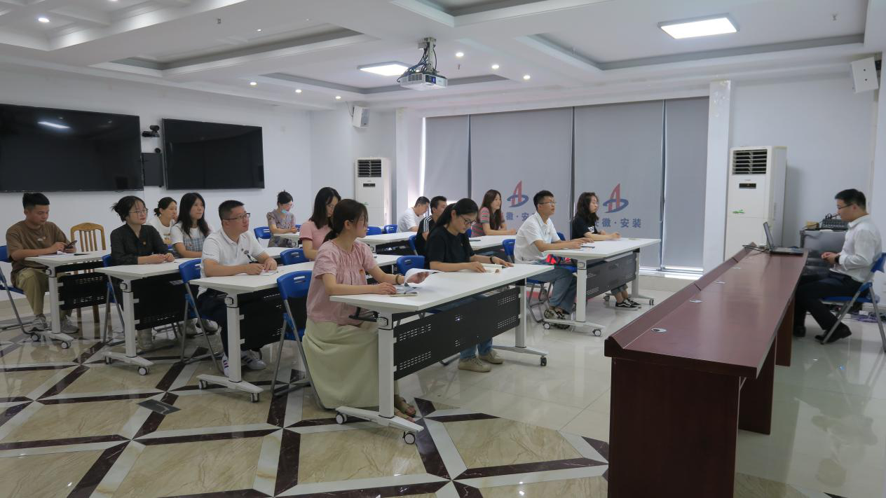 集团各级团组织掀起学习《论党的青年岁情》热潮