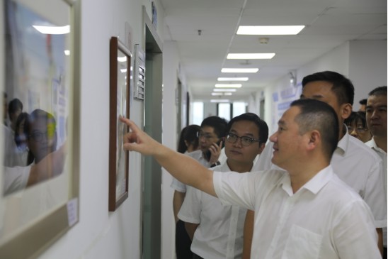 安徽路港公司乐成举行“建团百年展青春风茂 创企七十载浓墨谱年龄”主题字画摄影展