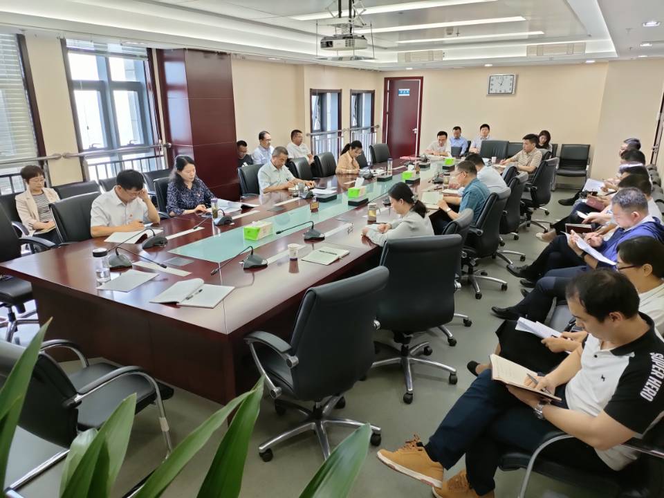 机关党委召开党委中心组学习扩大聚会