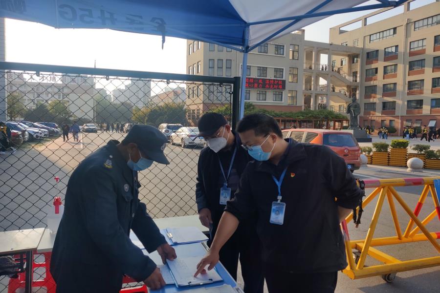 党建引领疫情防控，，，，温情护校在行动系列报道（十七）——为抗疫筑起第一道防火墙的人，，，，记“战疫”中的学校保安们