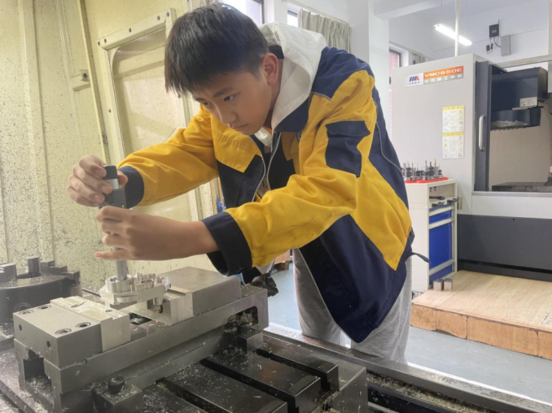 学思践悟二十大 技师学院在行动｜系列报道（七）——备战手艺大赛 提升专业水平 筑梦大国工匠