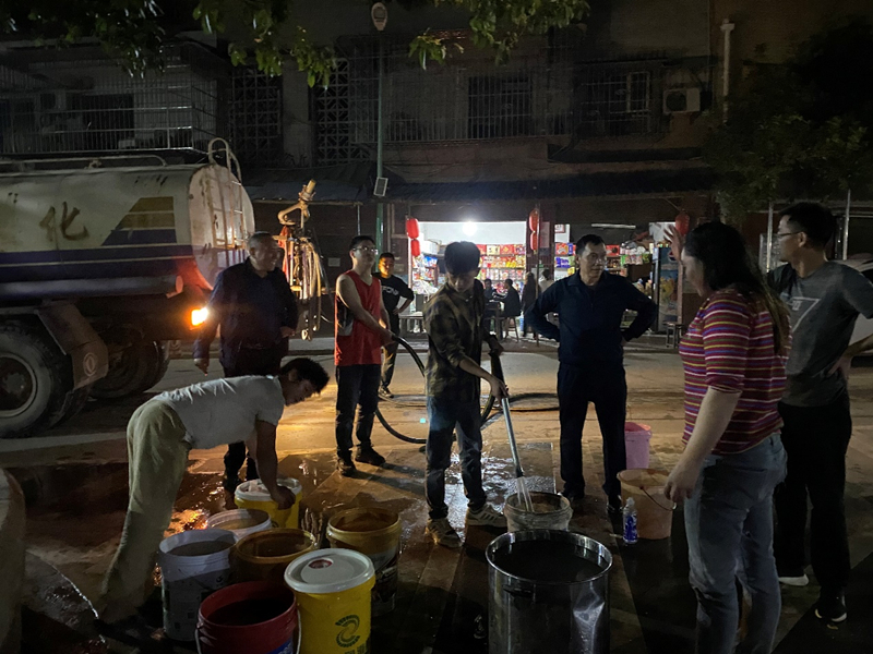 江津鹅公水库项目开展为社区住民送水活动2_副本.jpg