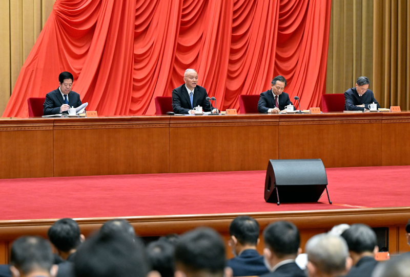 学习贯彻习近平新时代中国特色社会主义头脑主题教育事情聚会在京召开 习近平揭晓主要讲话