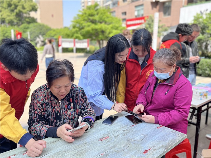 自愿服务现场照片1.jpg