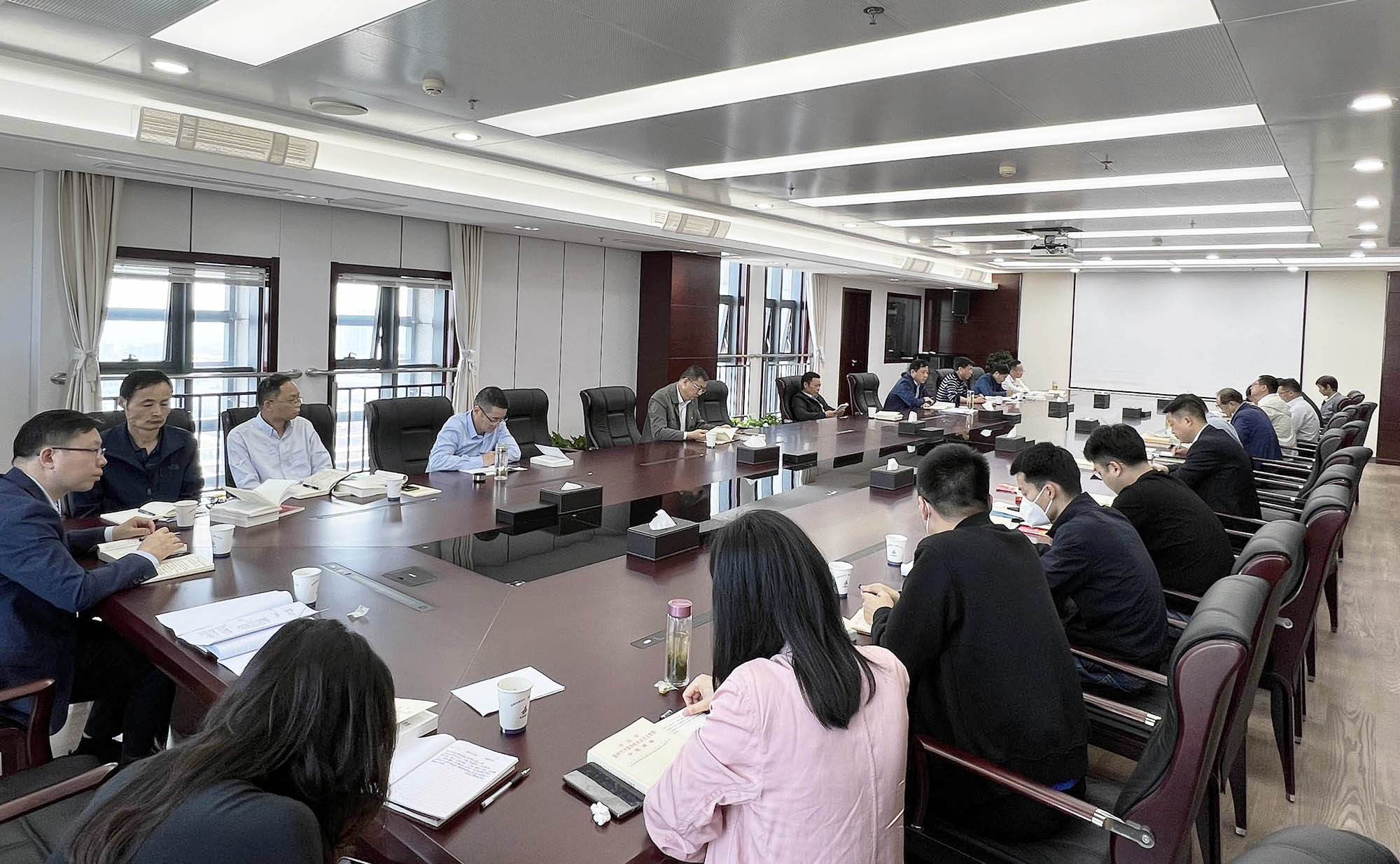 机关第二第三党支部联合开展主题教育集中学习钻研活动