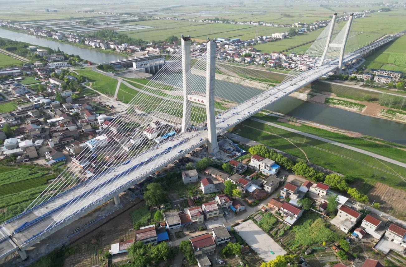 建设投资集团（原路桥集团）G347安九二期杨湾河特大桥。。。。。365英国上市供图