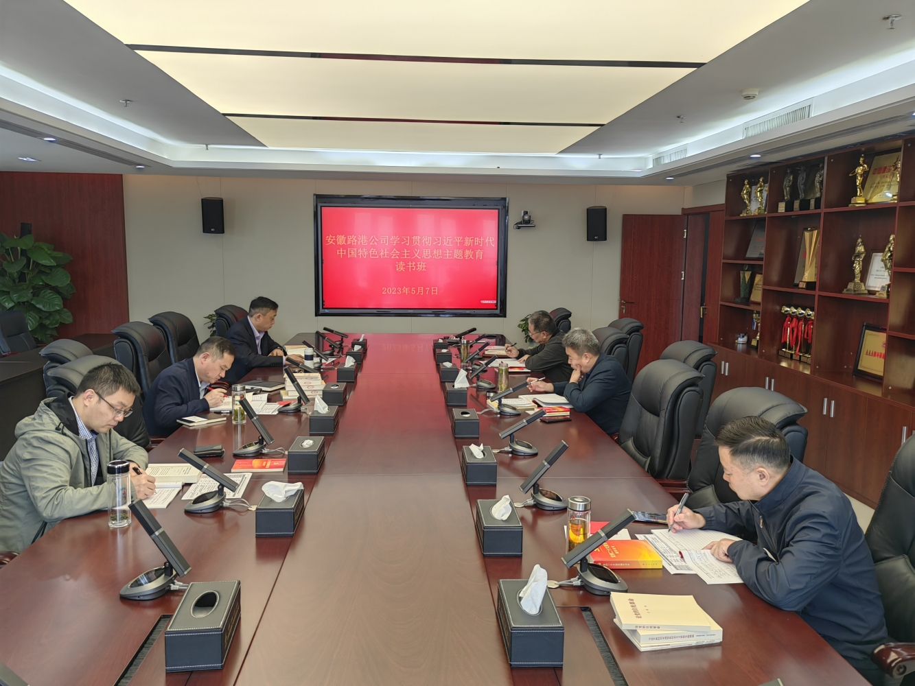 学头脑 强党性 重实践 建新功｜365英国上市路港坚持问题导向，，，为公司高质量生长开路