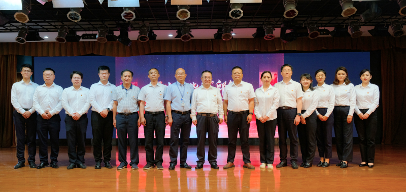 报告汇合影.jpg