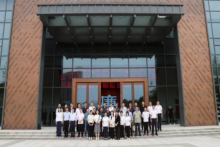365英国上市(集团)有限公司-Official website
