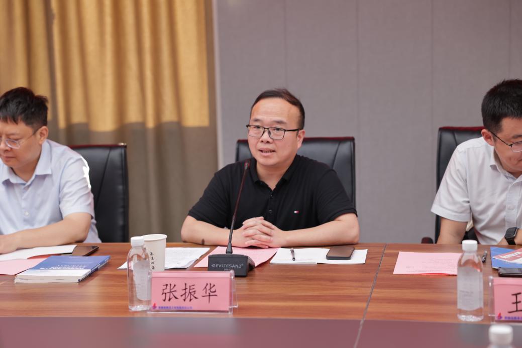 文忠路０１标项目举行“重大都会情形下紧邻运营地铁  高架桥施工要害手艺与风险控制研究”现场观摩与手艺交流会
