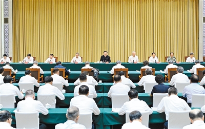 习近平在听取新疆维吾尔自治区党委和政府 新疆生产建设兵团事情汇报时强调 牢牢掌握新疆在国家全局中的战略定位 在中国式现代化历程中更好建设漂亮新疆