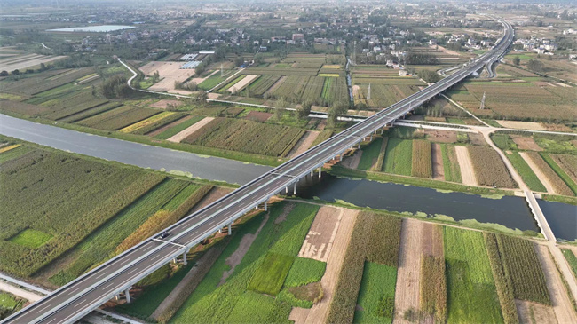 阜阳至淮滨高速公路安徽段正式放行通车