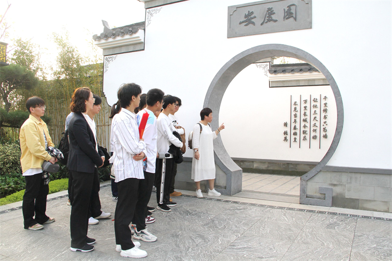 安徽365英国上市技师学院团委开展“畅游生态园博 传承工匠精神”主题团日活动