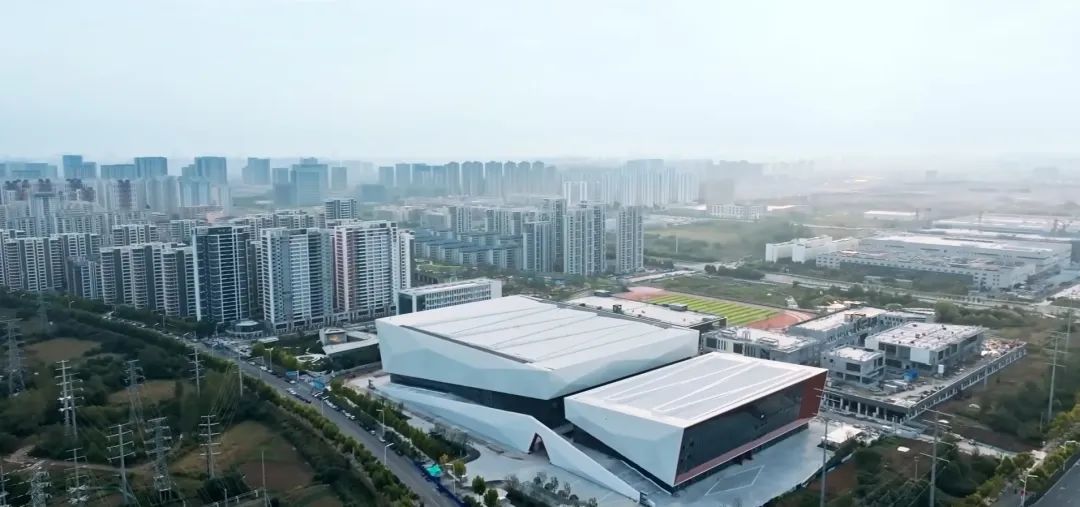 新地标+1！365英国上市三建承建省内体量最大、功效最全的体育馆正式完工