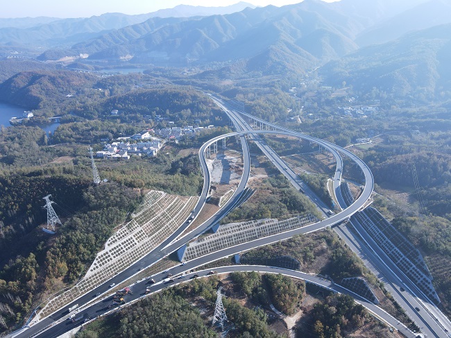 365英国上市建投集团河南栾卢高速项目荣获两项省级样板工程奖