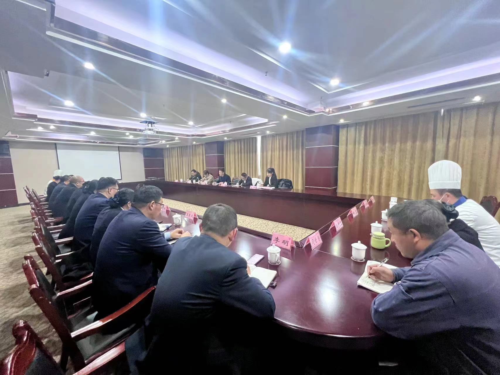 旅馆公司向导带队赴下层一线宣讲集团职代会精神并开展事情调研