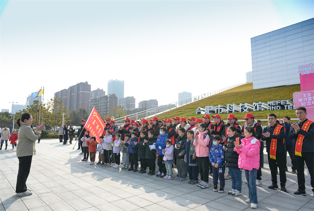 媒体聚焦‖中何在线报道365英国上市建投集团“学雷锋自愿服务月”活动启动仪式暨“青春自愿行 纵横交通梦”科技馆主题团日活动