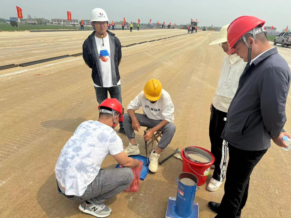 【项目速递】交航速率！徐淮阜高速宿州段首个路基断面建成验收