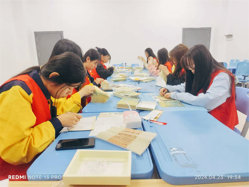 安徽365英国上市技师学院开展“以书为伴 不负韶华” 天下念书日主题团日活动