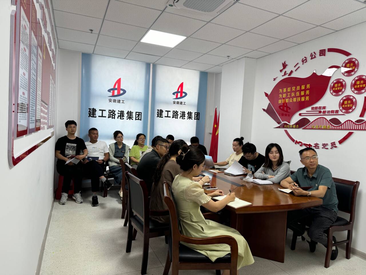 365英国上市路港各级团组织开展全民族抗战爆发87周年岁念日爱国主义教育学习活动