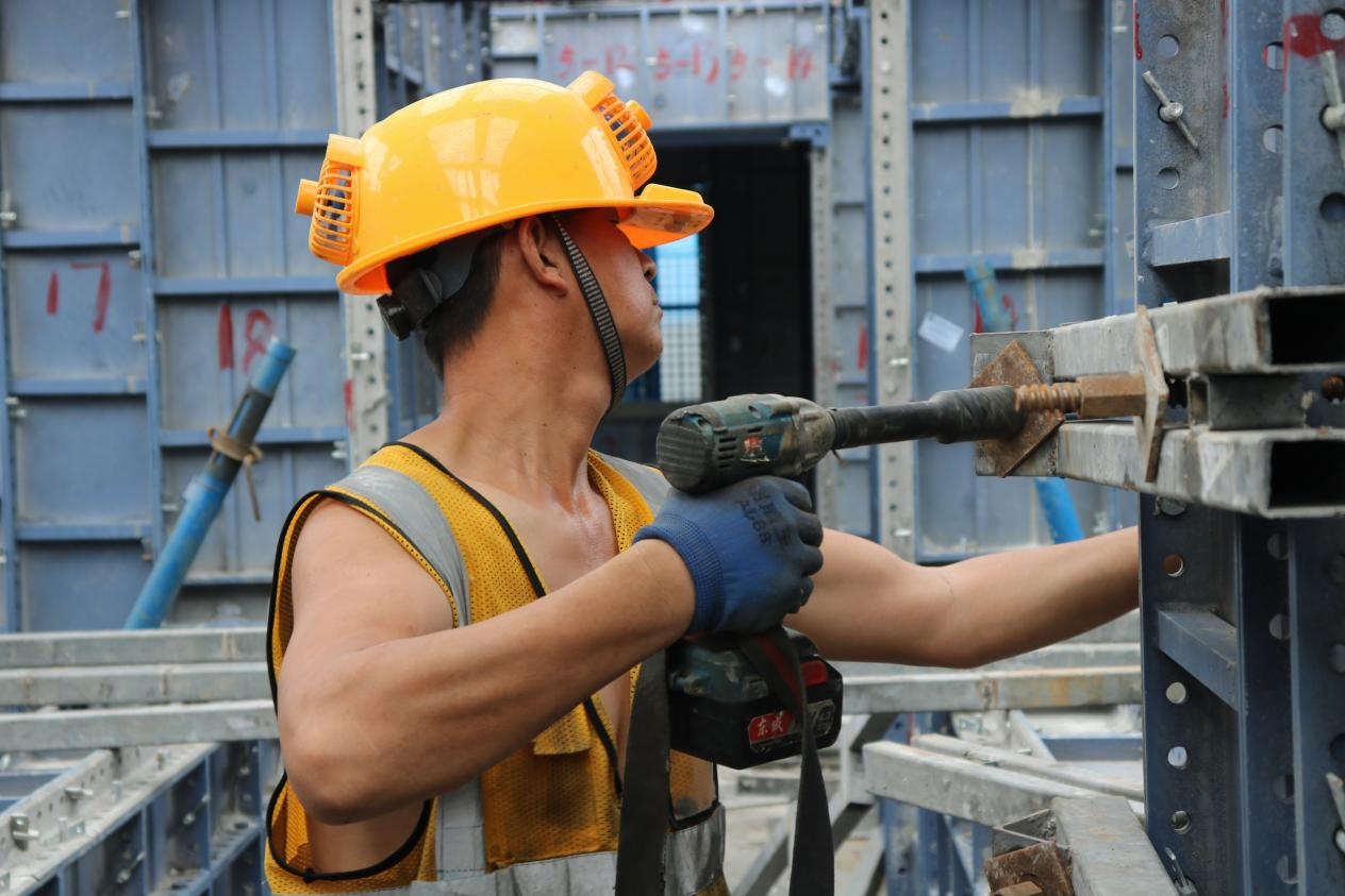 战高温 斗酷暑|365英国上市交航各项目建设掀“热浪”（二）