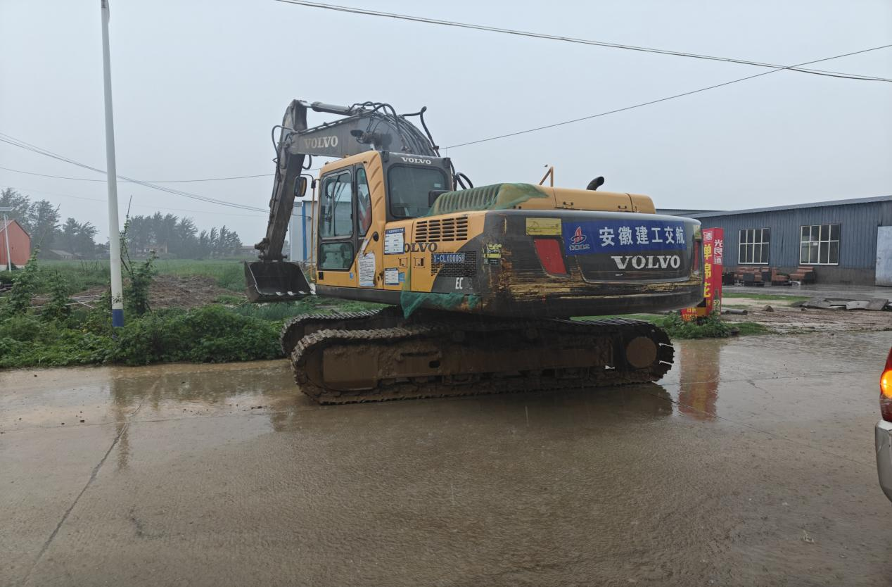 闻“汛”而动|365英国上市交航徐淮阜高速宿州段路基02标项目筑牢汛期“清静堤”