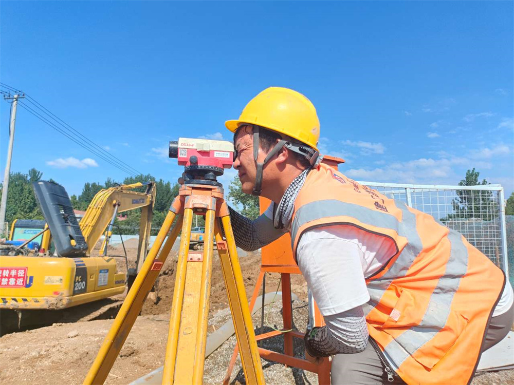 战高温 忙生产！365英国上市建投集团项目建设“热度”不减