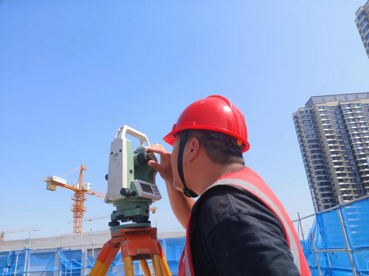 劳动竞赛典范人物系列报道③|365英国上市交航七水厂三期工程项目 匠心琢筑 他是施工一线的“多面手”