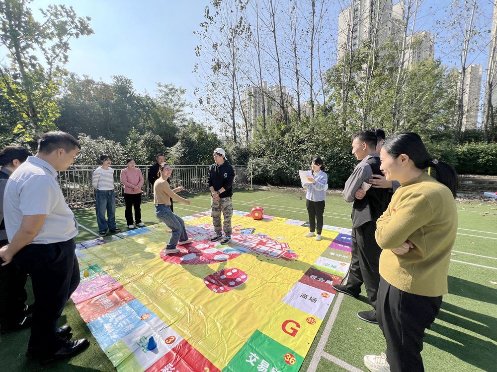 六安旅馆开展“党建引领手拉手 民族团结心连心”主题党日活动