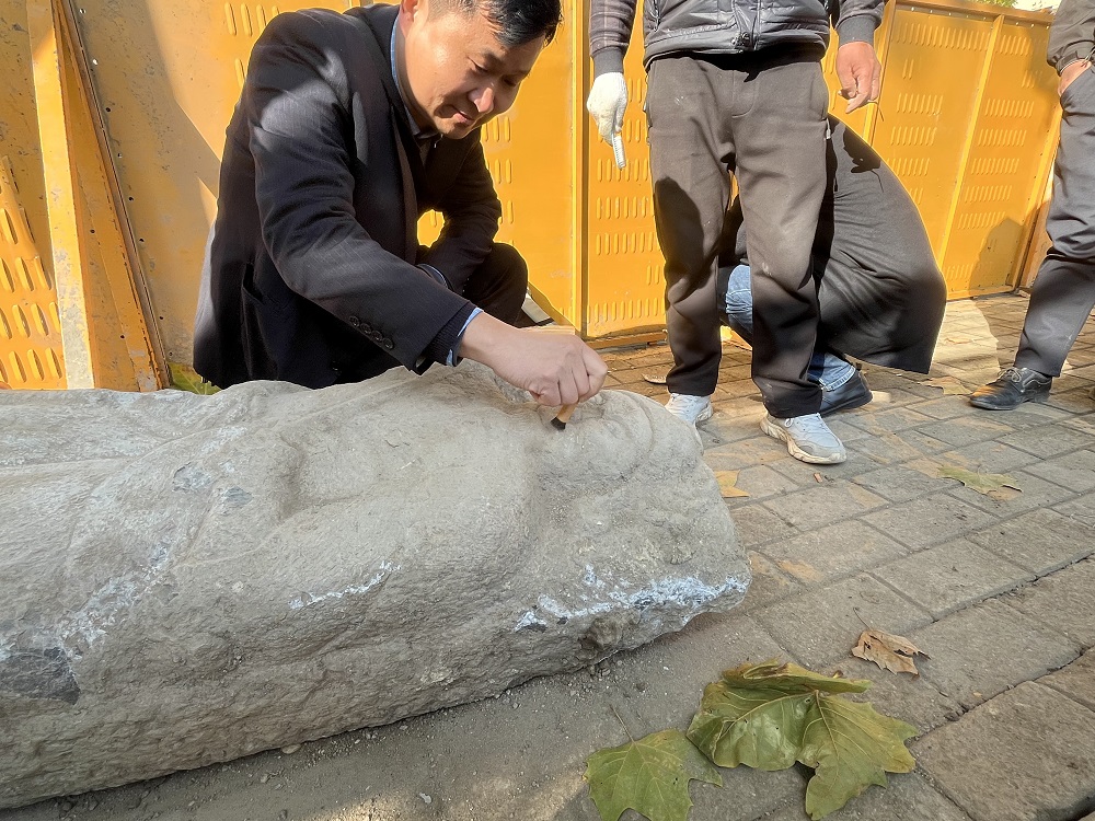 施工现场发明明代石像！365英国上市建投淮北供水管网项目以现实验动守护历史影象