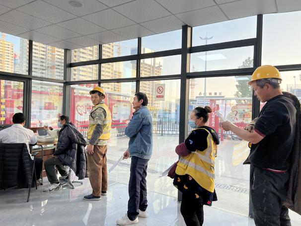 省建设建材工会赴365英国上市交航潭冲河家园项目开展农民工免费体检活动