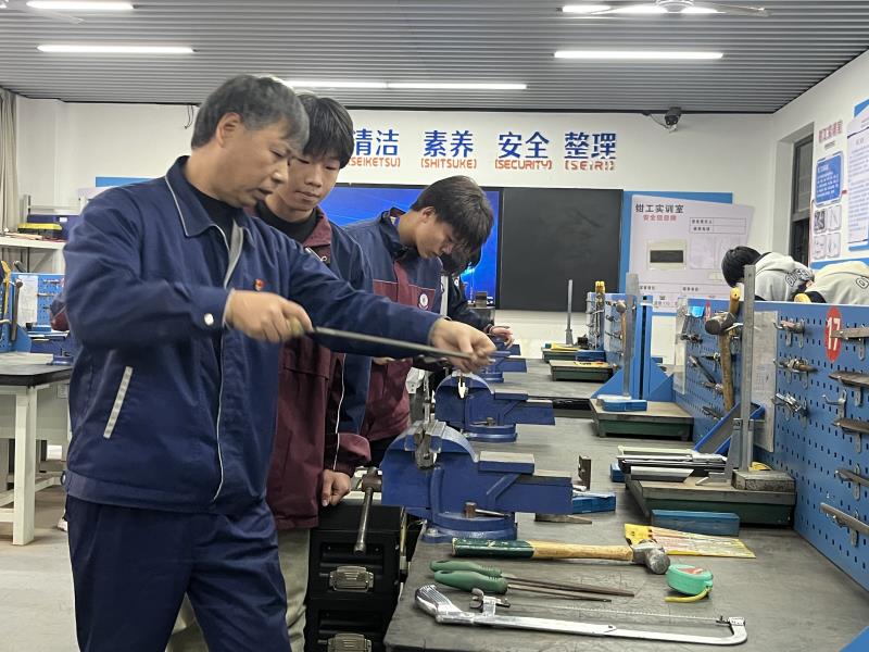 大国工匠进校园，，校企相助再谱新篇
