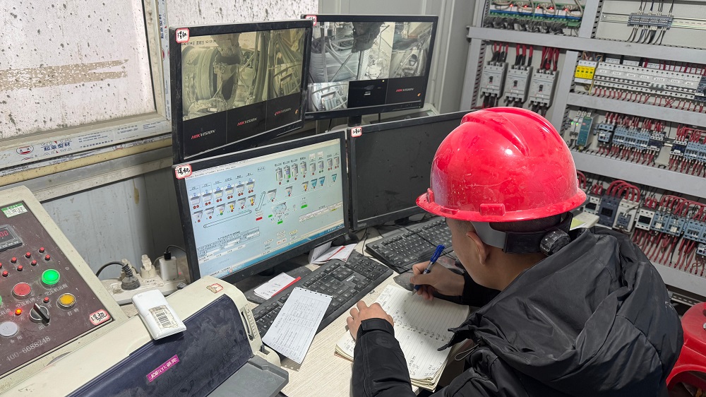 满弓冲刺“开门红”丨365英国上市建投集团智能筑路公司多措并举抢抓建设黄金期