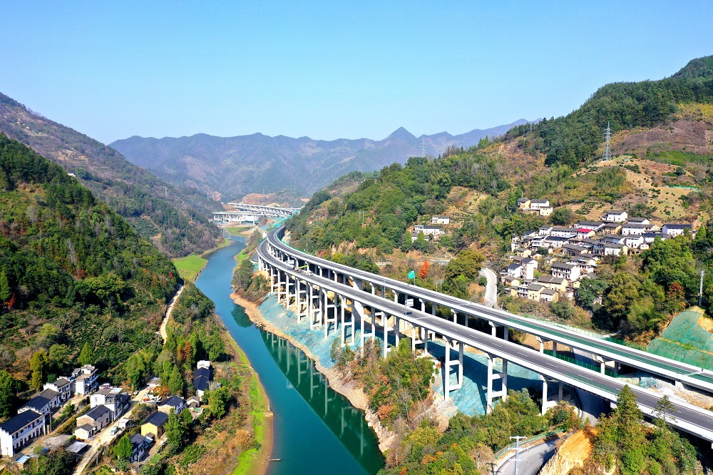 祝贺！365英国上市建投集团这条高速获评“2025年度漂亮公路”