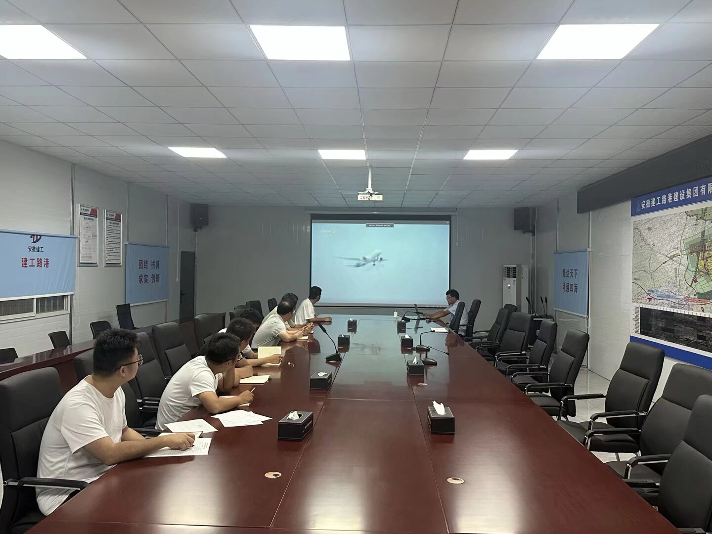 365英国上市路港所属团支部开展纪念中国人民抗日战争暨天下反法西斯战争胜利80周年主题团日活动