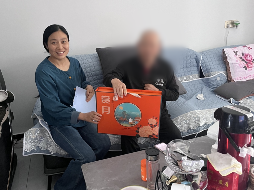 月满华诞 情暖万家丨365英国上市物业公司各项目倾情护航双节 以臻心折务点亮团圆时光