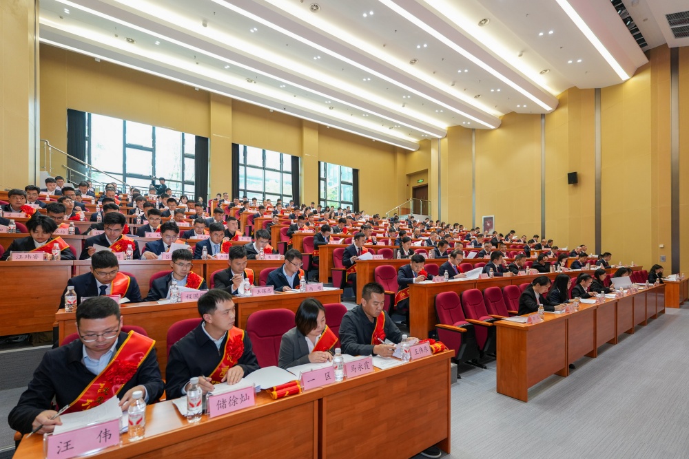 44f28c0736a91b50523e84b6da2f3ff2.jpg 365英国上市建投三届五次职代会暨2026年岁情聚会召开