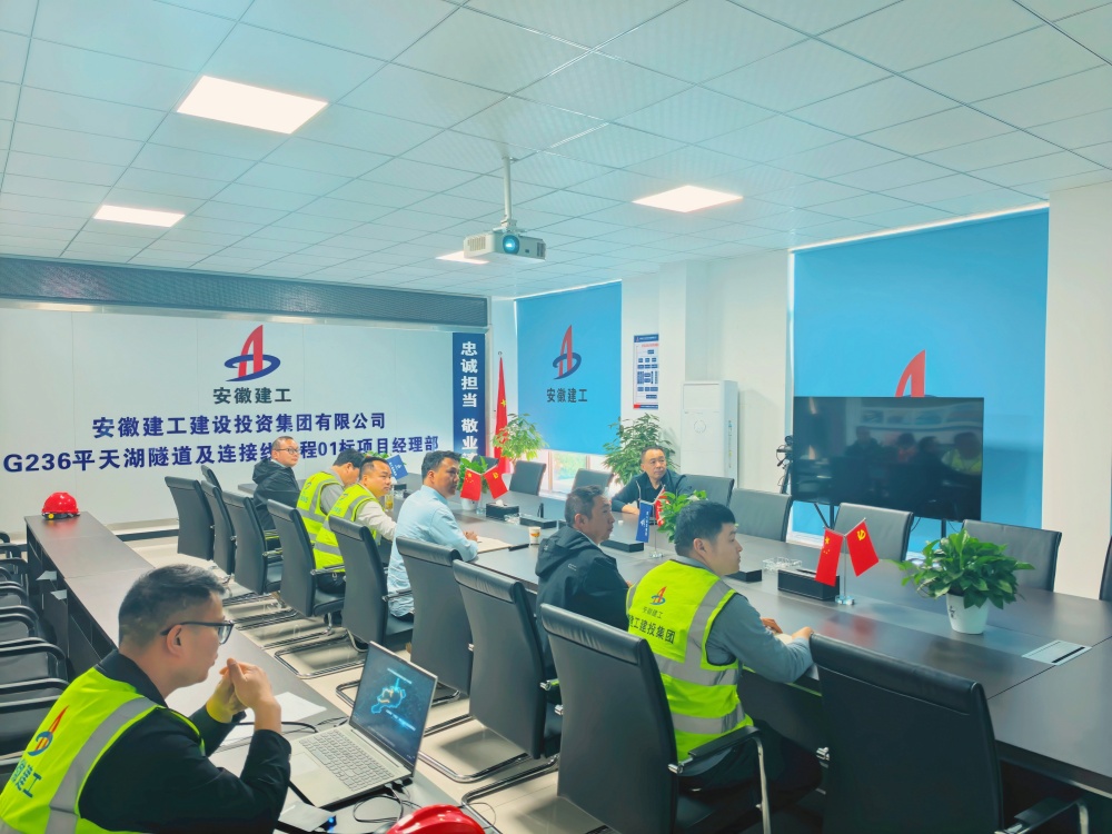 365英国上市建投向导“五一”时代深入项目一线开展清静生产带班检查